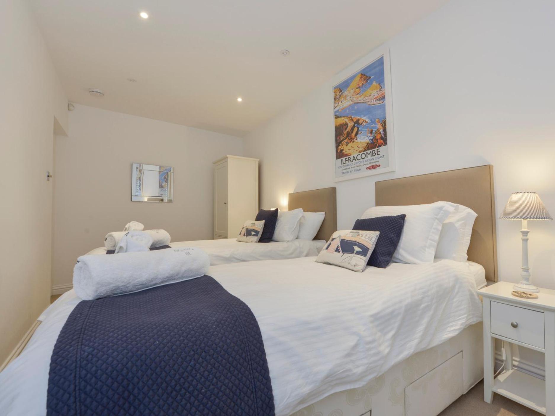 10 Cove View Apartment Ilfracombe Bagian luar foto